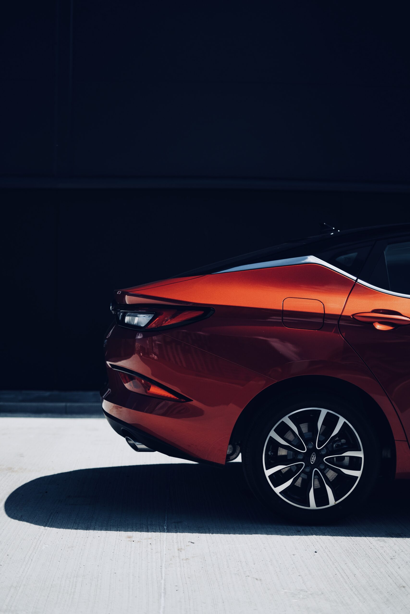 Red JAC J7 car parked in sunlight - Vox Concierge